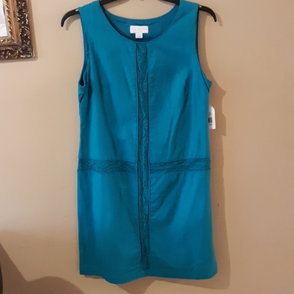 Jessica Simpson sleeveless